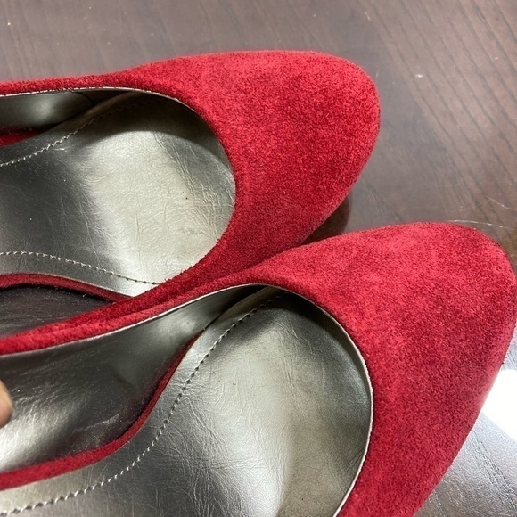 BCBGeneration Red Suede Leather round toe block heel pumps in size 7!new - Picture 5 of 17